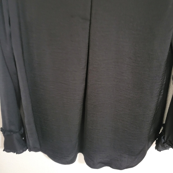 Cabi Vneck top size medium - Picture 9 of 13